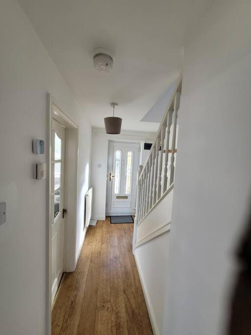 2 Bedroom End Of Terrace House Wellington  Exterior photo