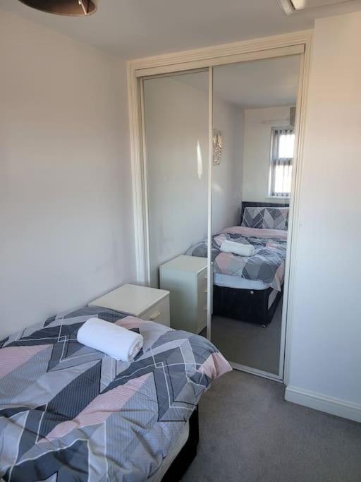 2 Bedroom End Of Terrace House Wellington  Exterior photo
