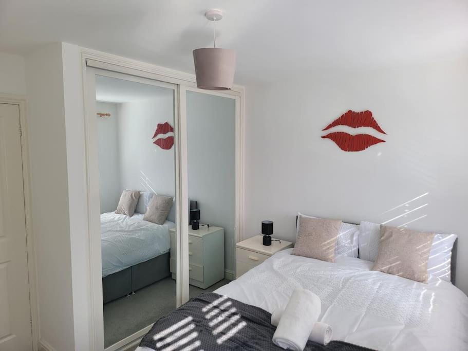 2 Bedroom End Of Terrace House Wellington  Exterior photo