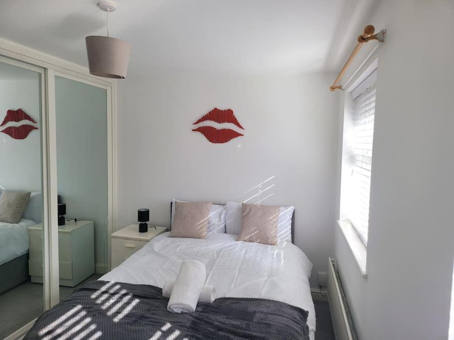 2 Bedroom End Of Terrace House Wellington  Exterior photo