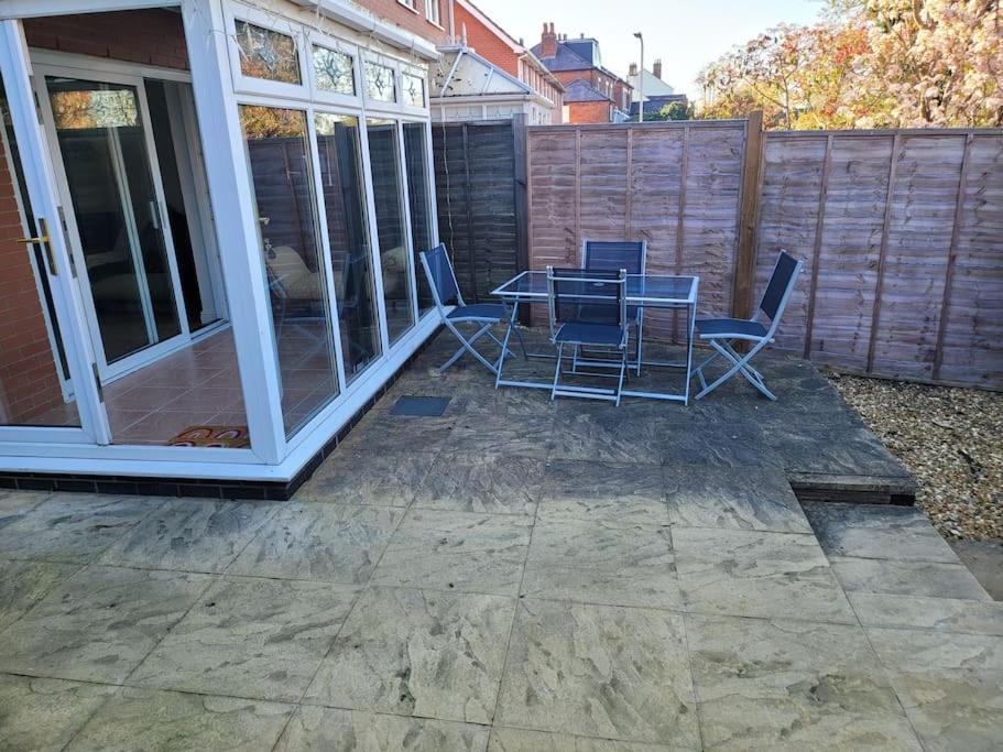 2 Bedroom End Of Terrace House Wellington  Exterior photo
